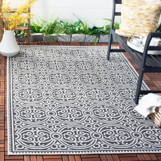 Considering an Outdoor Rug? Here’s What Makes a Good One 