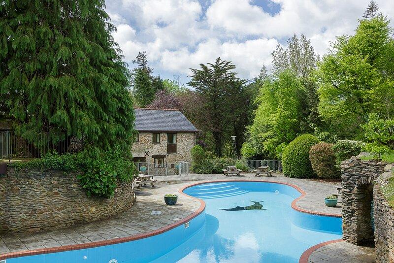 Check out this thatched country home set in 12 acres, with stables, a swimming pool, tennis court and more…