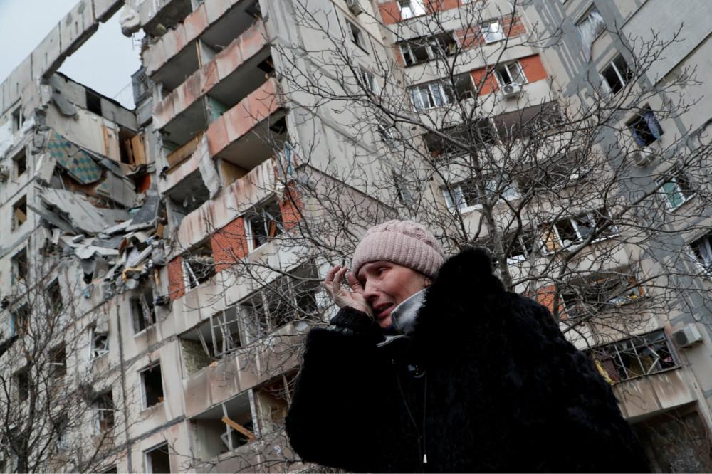 Nonstop Bombing, Exploding Buildings: Priest Describes Mariupol Attacks 