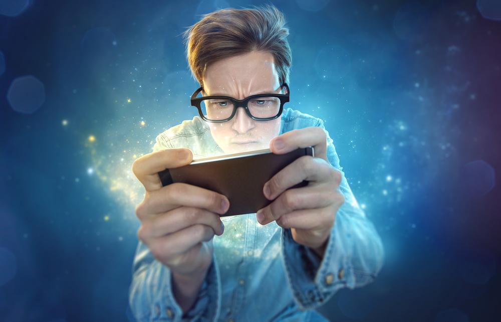 Pros and Cons of Playing Games on Mobile Phone 
