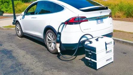 This 3.5-kWh Portable Battery Helped Stranded Model S Move Again 