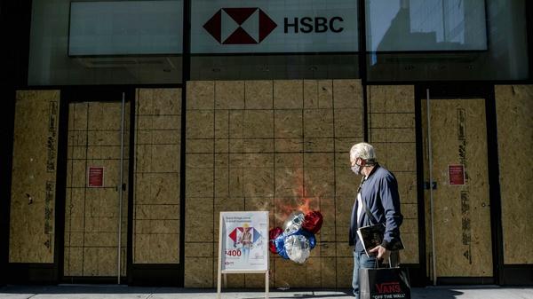 HSBC to close tenth of UK branches in favour of online business 