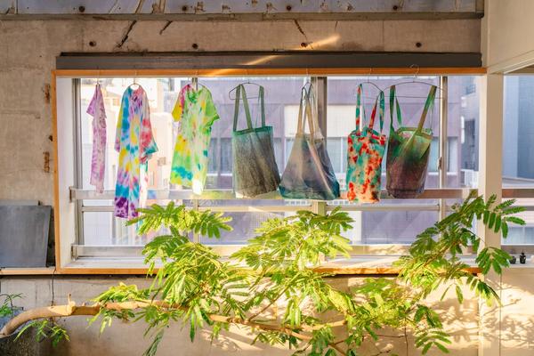Brighten Up Your Wardrobe With DIY Natural Tie Dyes