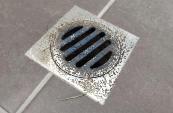 How to clean a rusty drain with a secret Coles & Woolworths product