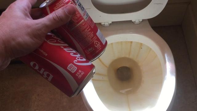 Can a can of Coke clean a grubby toilet? 