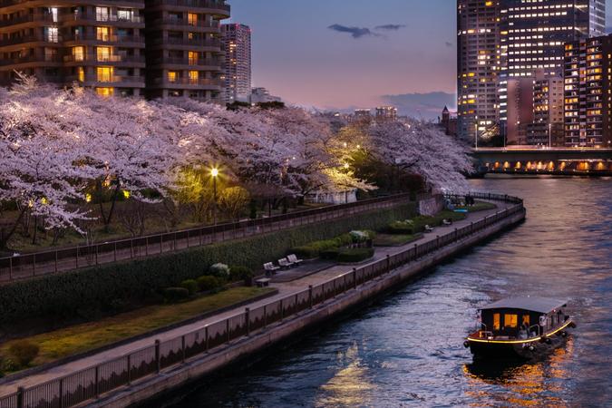 【星のや東京】夜明け前の隅田川を貸切舟で堪能！「夜明けの船上花見」開催－期間：2022年3月25日～4月10日 【星のや東京】夜明け前の隅田川を貸切舟で堪能！「夜明けの船上花見」開催－期間：2022年3月25日～4月10日