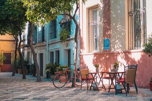 8 best neighborhoods in Seville for flamenco, tapas and Moorish architecture 