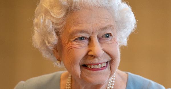 Queen sparks health concerns as she has 'wheelchair-friendly' lift fitted