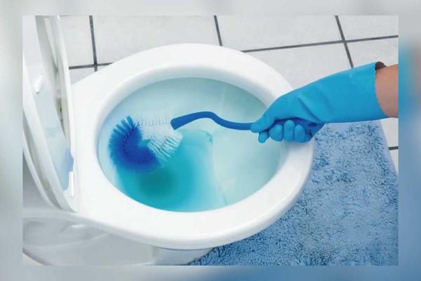 Plumbers warn public not to use popular toilet cleaning hack