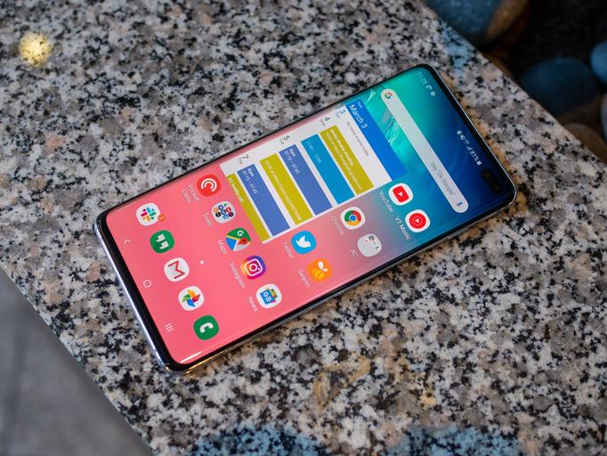 Are you keeping the Galaxy S10's pre-installed screen protector on?