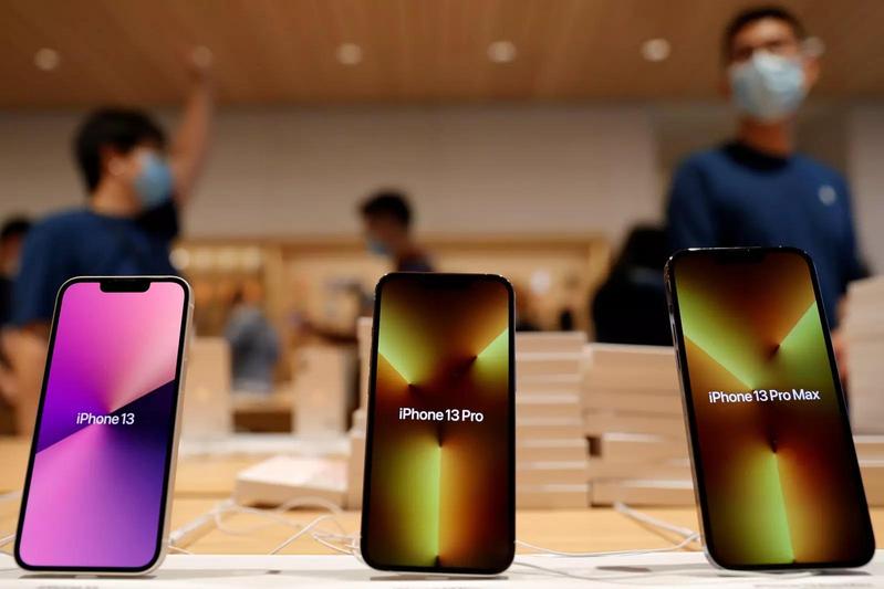 Apple Sued in China for Selling iPhones Without a Charger 