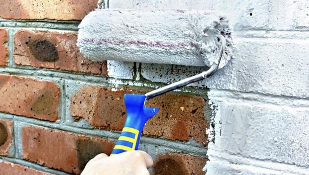 Ask the Carpenter: Getting mold off cedar shingles, paint off brick 