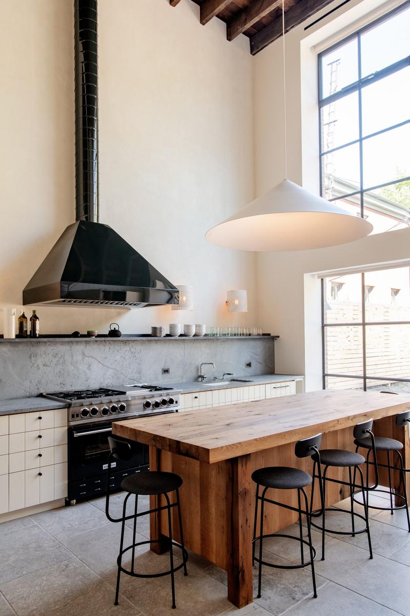 These 5 Kitchen Layout Ideas Will Help You Make the Most of Any Space 