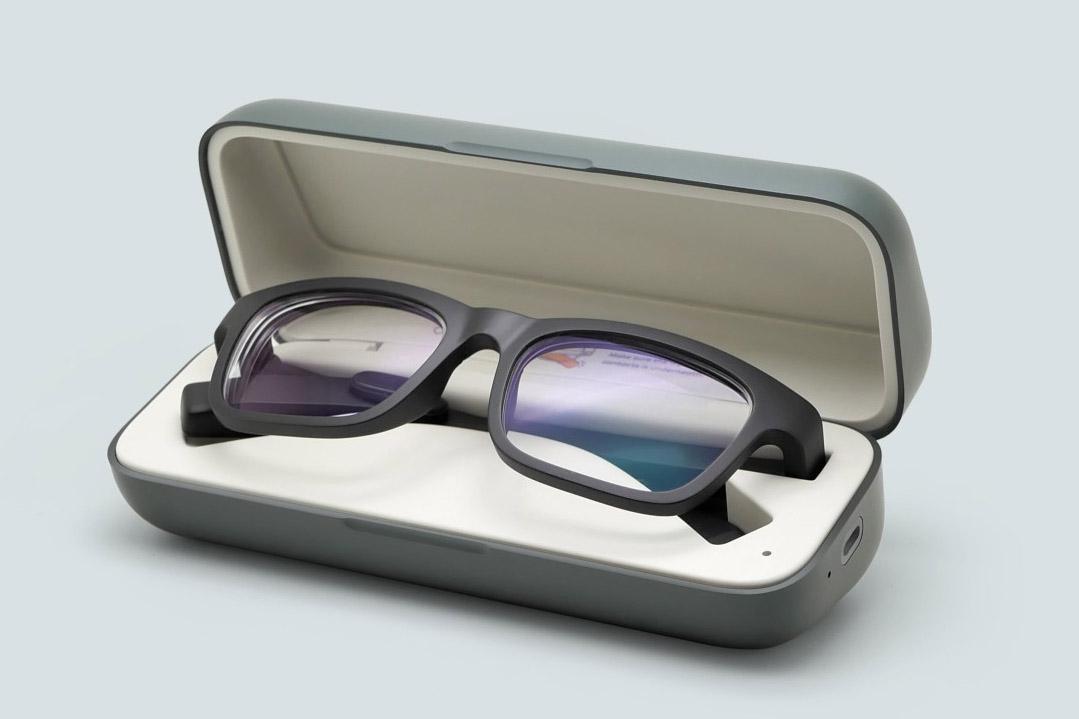 ただのメガネに見えて音楽もSNSの通知もチェックできちゃうスゴイやつ! 「Vue Smart Glasses」が日本上陸決定 