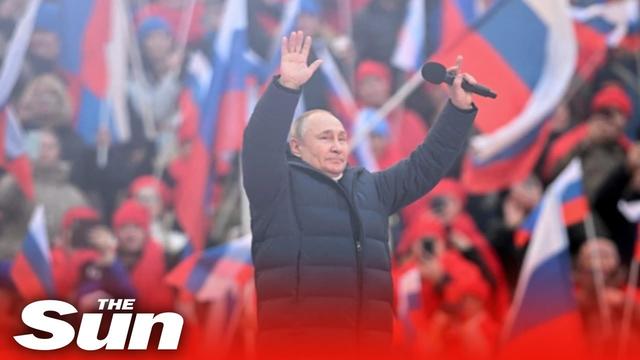 Moment Putin has speech mysteriously cut off during rally in Russia
