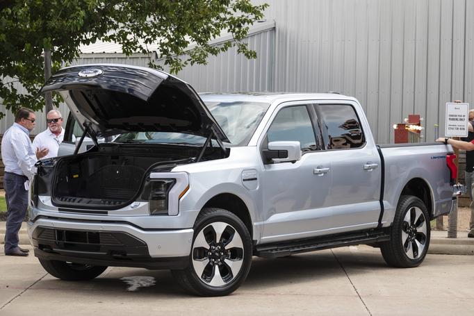 The 2022 Ford F-150 Lightning Can Power Your House, a Lot Else—for a While 
