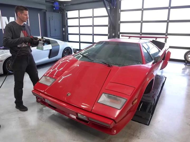 Filthy Lamborghini Countach Barn Find Gets First Wash In 20 Years