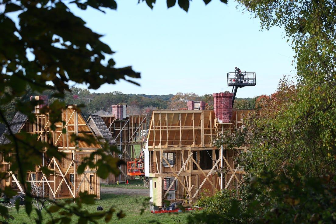 'Hocus Pocus 2' takes over Lincoln park this week with big pyrotechnic stunt planned 