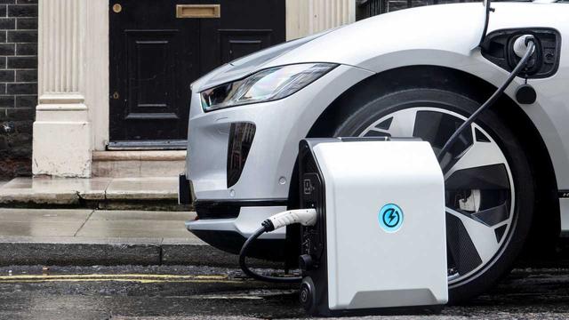 ZipCharge reveals ‘portable’ electric car charging station 