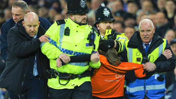 Arsenal vs Liverpool interrupted after protester tried to attach himself to goal 