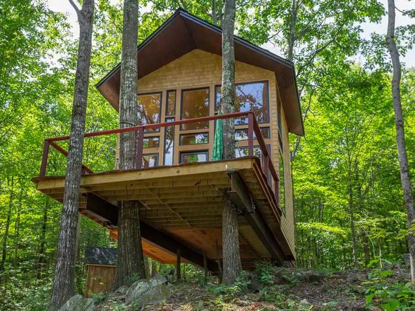 There's an Ultra-luxe Tree House Hiding in Georgia — and You Can Rent It on Airbnb 