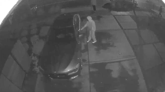 Roving auto burglars caught on cameras Roving auto burglars caught on cameras