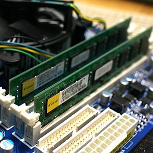 www.makeuseof.com How Do I Find Compatible RAM for a Motherboard?