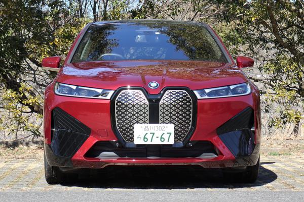  BMWの新型車「iX」に試乗! 次世代高級EVの革新性とは? 