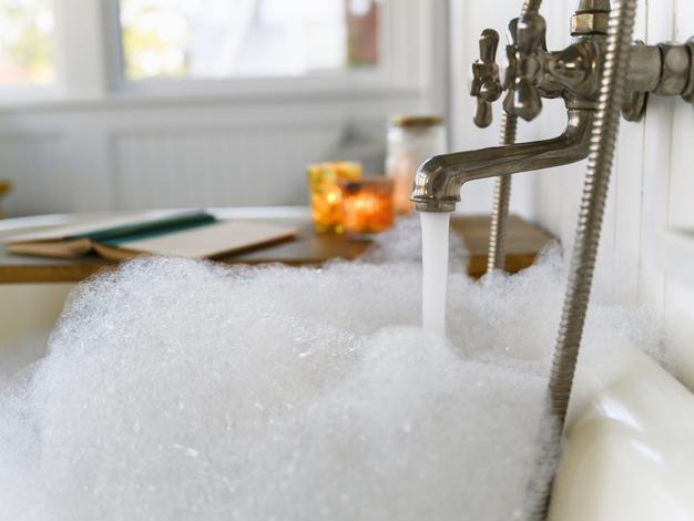 4 of the most effective hacks and products to clean your bathtub so it looks brand new