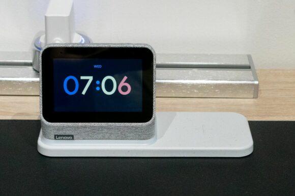 Review: Lenovo Smart Clock 2 with wireless charging is an easily giftable bedside companion Guides