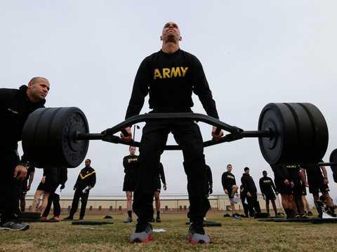 挑戦してみたい!? 米軍の筋トレ方法と体力テスト