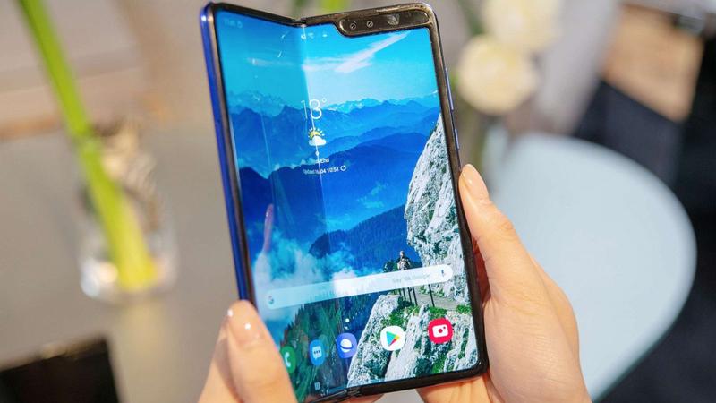 Samsung Delays Launch Of https://website-google-hk.oss-cn-hongkong.aliyuncs.com/drawing/article_results_9/2022/3/23/023e7f4f2d642e867a7c6eb537f60a7b_1.jpeg,000 Folding Phone After Reviewers Find Broken Screens 