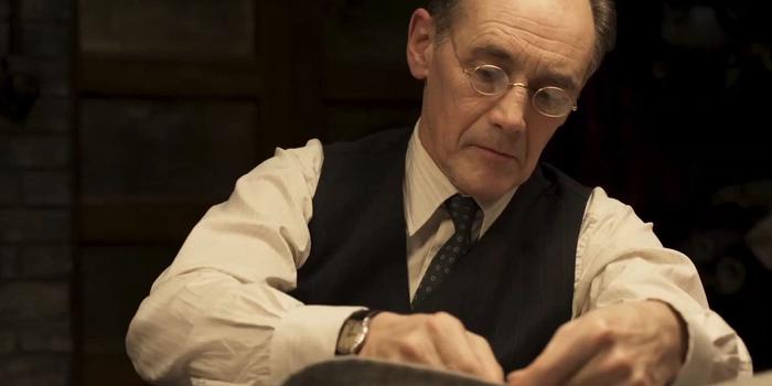 collider.com 'The Outfit' Review: A Riveting Mobster Mystery All Sewn Up With a Brilliant Mark Rylance Performance
