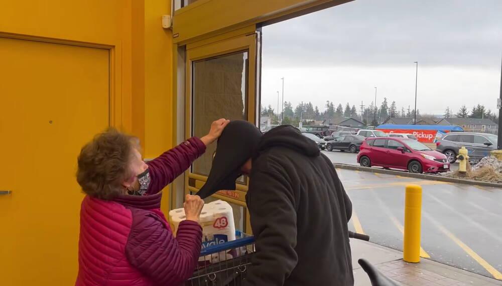 Fed up senior confronts suspected thief, pulls off his balaclava