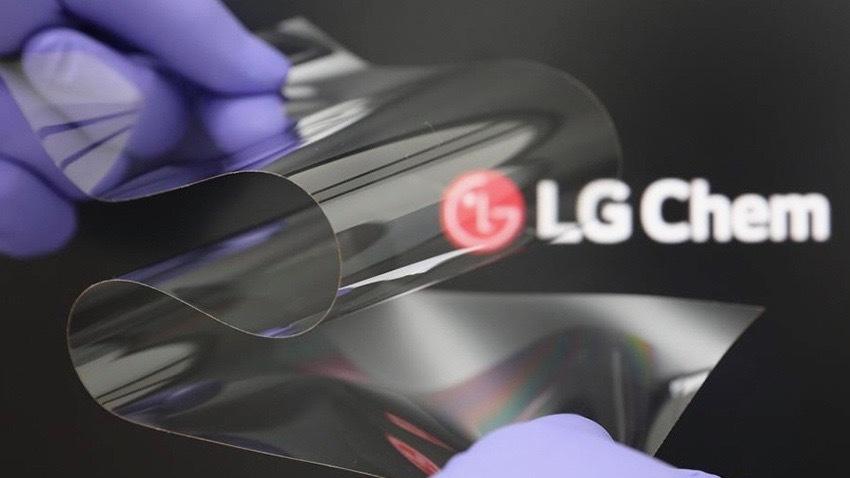 LG's Latest Foldable Display Tech Promises to Reduce Screen Creasing 