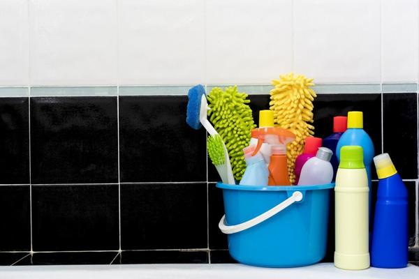 The Best Bathroom Cleaners for Different Surfaces 