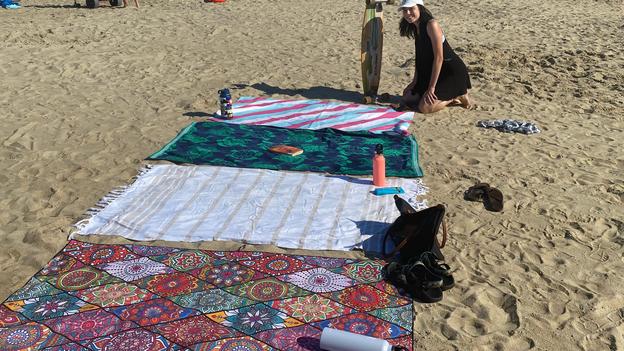 What Makes a Good Beach Towel? 