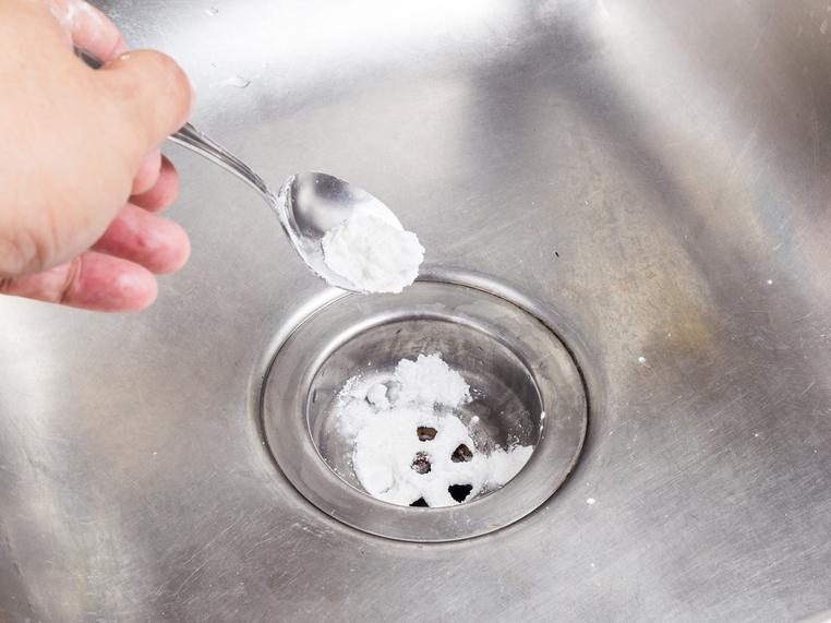 3 natural homemade drain cleaners that won’t cause damage to your pipes 