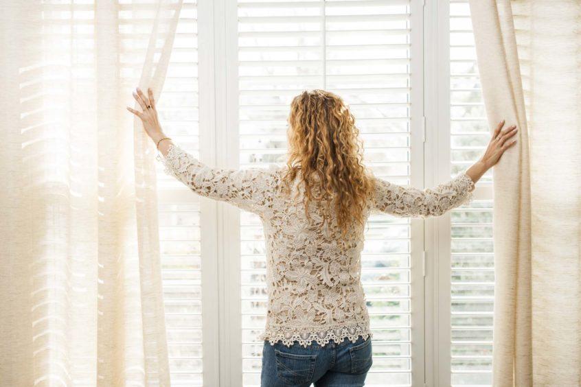 How to Clean Blinds and Drapes 