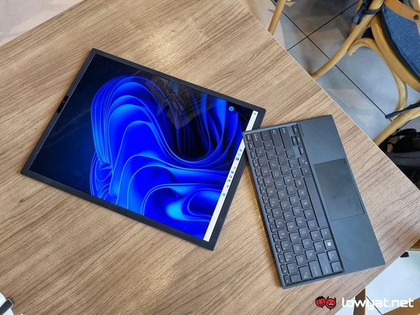 ASUS Zenbook 17 Fold OLED Hands On: Betting Big On The All-Screen Concept