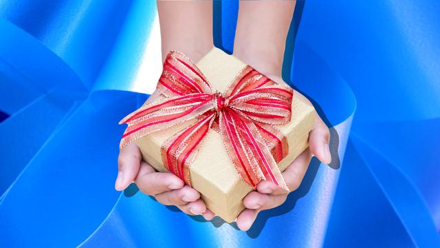 LIFE HACKS: Wrapping Christmas gifts doesn’t have to be wasteful