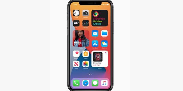 screenrant.com How To Customize iPhone iOS 14 - Widgets, Folders, And More