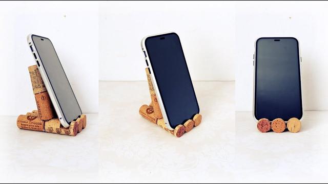 www.makeuseof.com 14 DIY Phone Stands You Can Make in Less Than Five Minutes