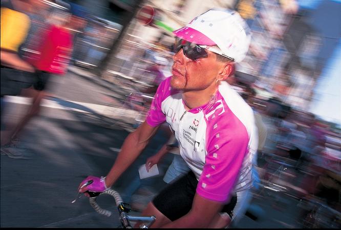 Throwback Thursday: Jan Ullrich finally leaves his demons in the rear-view mirror 