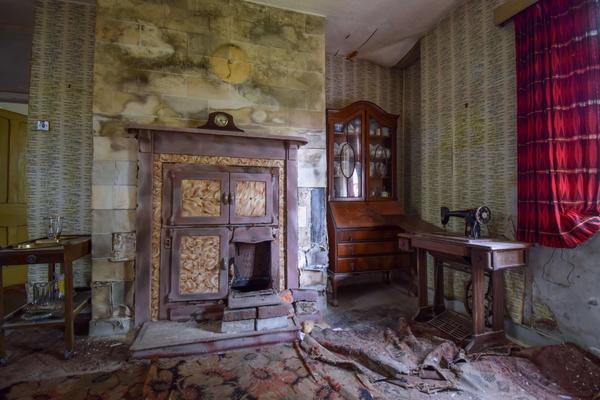 Inside eerie 'time-capsule' antique home which was abandoned decades ago