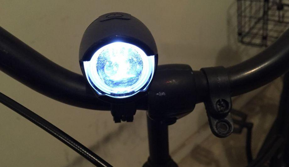 Flashing vs steady bike lights: which is safest and what does the law say? 