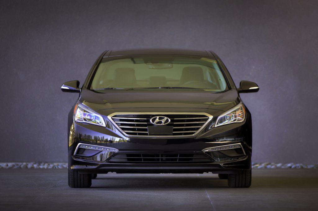 Hyundai recalls 466,000 Sonata sedans for blinkers operating backwards 