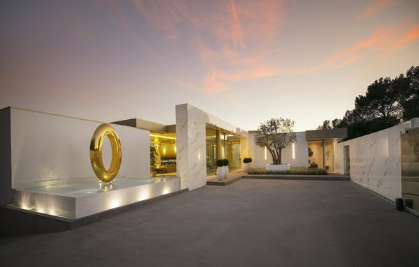 This 0 million mansion has a signature feature: Gold 