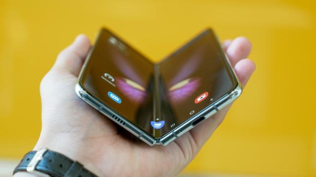 Report: Google Orders 7.6-Inch Folding OLED Panel for Pixel Fold Phone