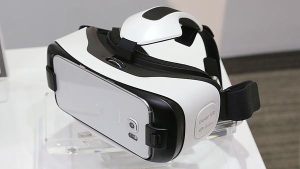 ASCII.jp 映像の没入感が鬼スゴい！ Galaxy S6用の「Gear VR」を速攻レビュー